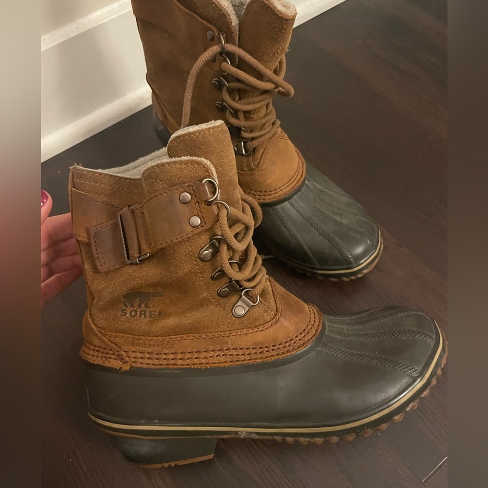 Sorel Women’s Waterproof Fancy Lace II Mid Calf Winter Boots. Size 8.5.